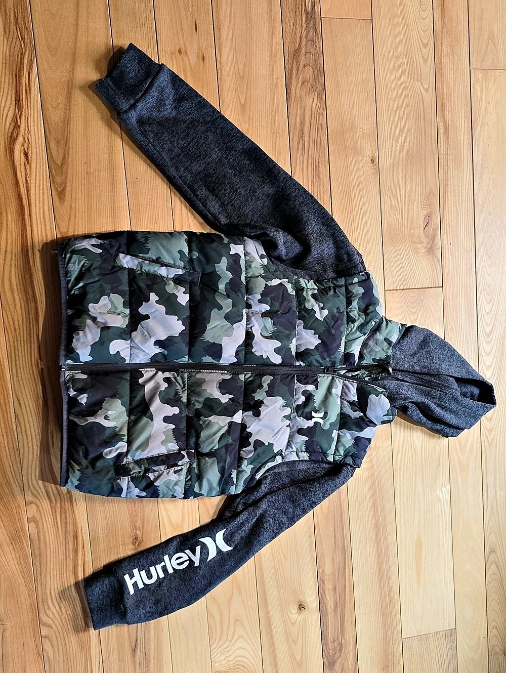 Hurley Boys Camo Hybrid Puffer Jacket with Sleeves, Large